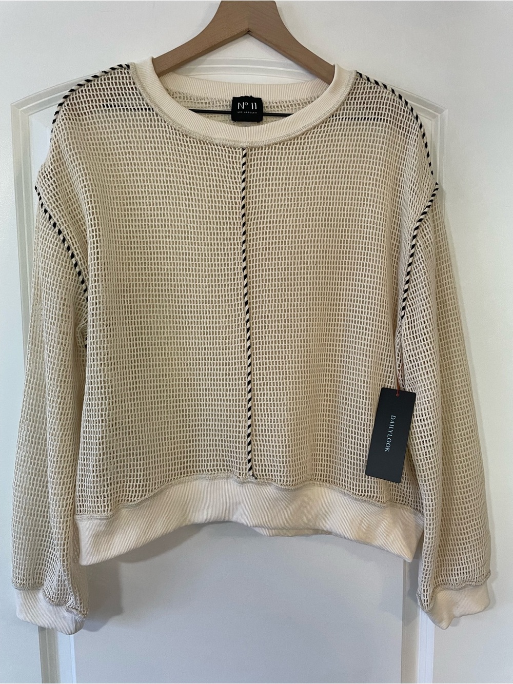 DailyLook no 11 Brand Beige Crochet Contrast Stitch Pullover Size XL